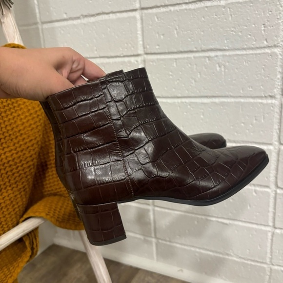 Via Spiga Sahira brown croc embossed booties - Picture 6 of 9